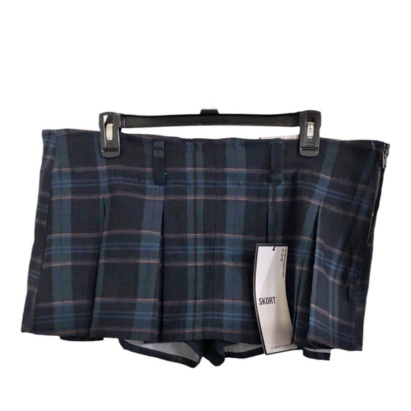 Almost Famous navy blue Plaid Pleated‎ Mini Skort size XL new - Picture 9 of 16
